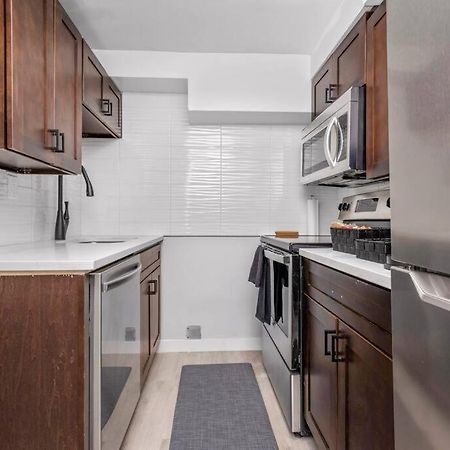Centerstreet-Cozy 2Bedroomsuite Calgary Bagian luar foto