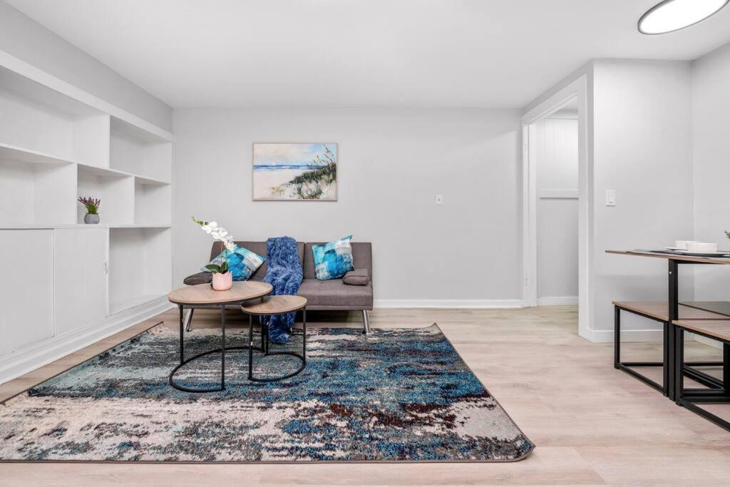 Centerstreet-Cozy 2Bedroomsuite Calgary Bagian luar foto