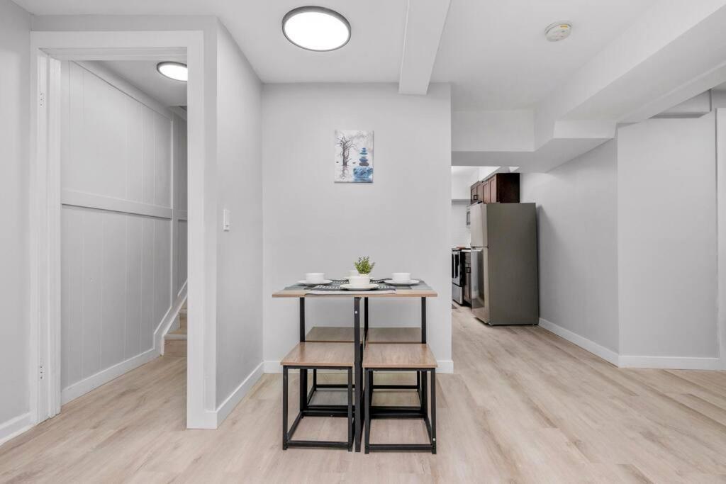 Centerstreet-Cozy 2Bedroomsuite Calgary Bagian luar foto