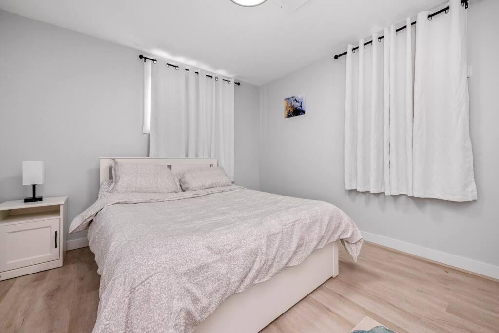 Centerstreet-Cozy 2Bedroomsuite Calgary Bagian luar foto