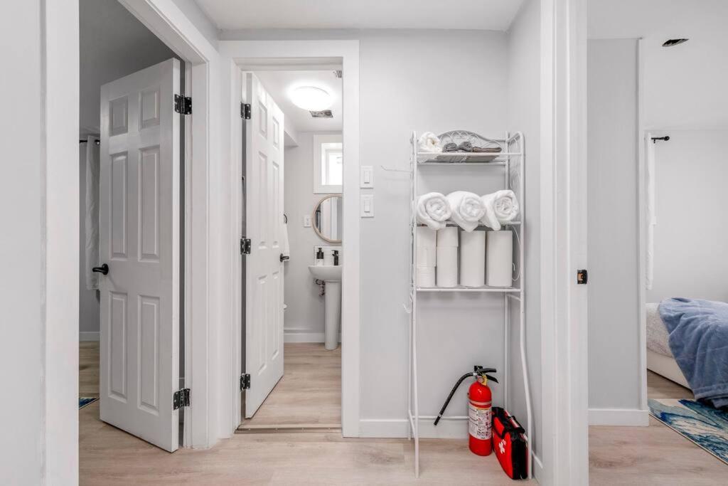 Centerstreet-Cozy 2Bedroomsuite Calgary Bagian luar foto