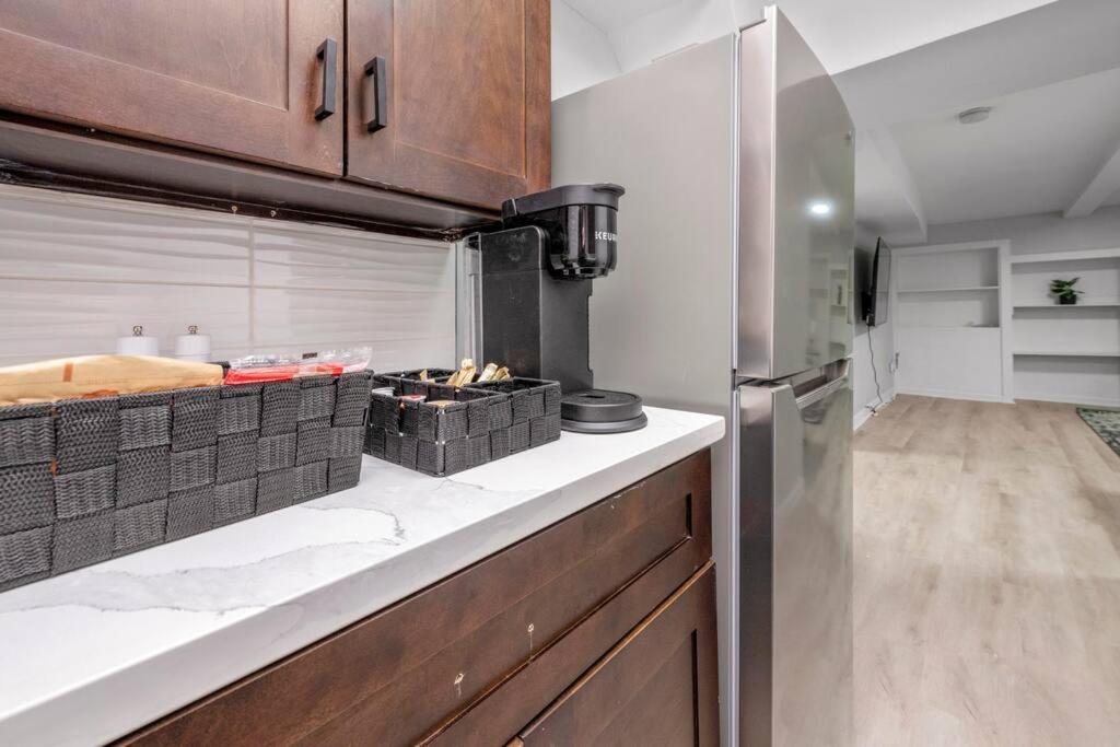 Centerstreet-Cozy 2Bedroomsuite Calgary Bagian luar foto