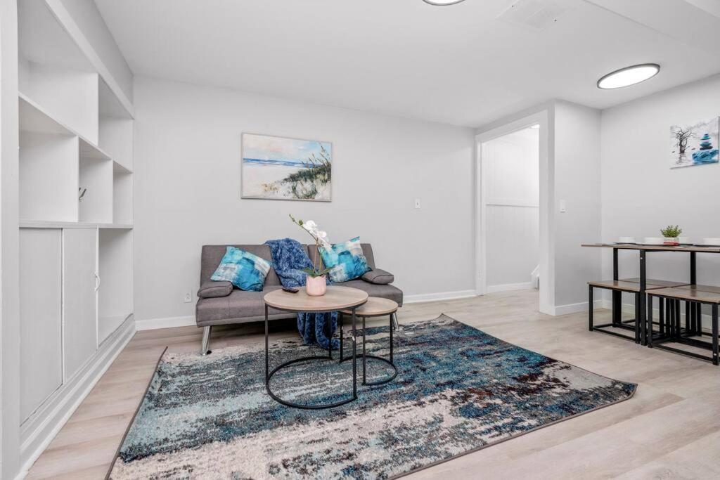 Centerstreet-Cozy 2Bedroomsuite Calgary Bagian luar foto